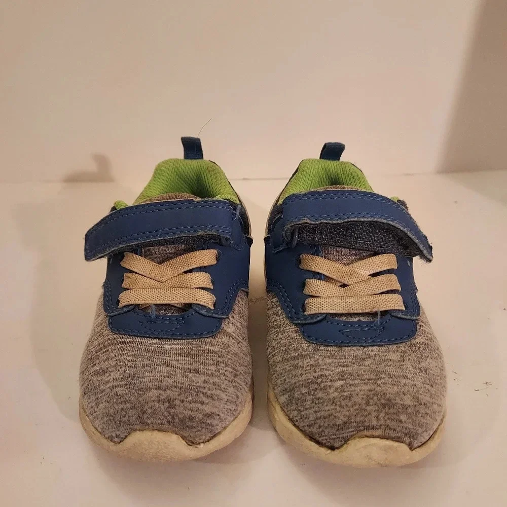 Carter's Dogan Running Shoes in Size 6